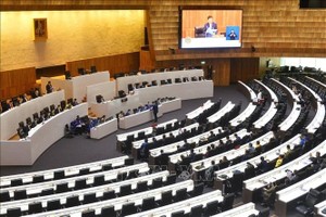 资料图：9月29日，在泰国首都曼谷，泰国总理阿努廷在出席国会会议时宣读施政方针。