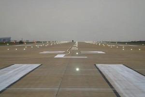 隆城机场跑道已准备就绪，迎接首降航班。