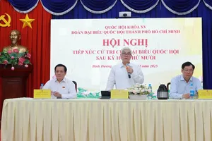 11号国会代表小组接触选民。