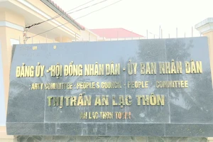 Khai trừ Đảng Bí thư thị trấn đi nước ngoài khi chưa được cho phép