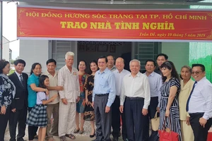 Nguyên Chủ tịch nước Trương Tấn Sang trao nhà chính sách tại Sóc Trăng