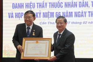 Đại học Y Dược Cần Thơ đón nhận 12 danh hiệu Thầy thuốc Nhân dân và Thầy thuốc Ưu tú