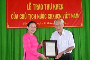 Chủ tịch nước Nguyễn Xuân Phúc gửi thư khen cụ ông 98 tuổi