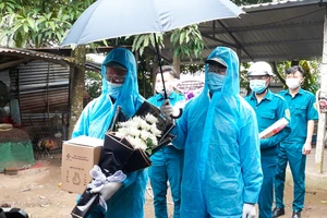 Nhiều địa phương ĐBSCL tổ chức lễ tưởng niệm đồng bào tử vong và cán bộ, chiến sĩ hy sinh trong đại dịch Covid-19