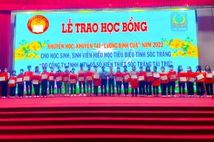 Sóc Trăng: Trao 371 suất học bổng khuyến học, khuyến tài Lương Định Của