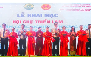 Sóc Trăng: Khai mạc “Hội chợ triển lãm sản phẩm công nghiệp – thương mại”