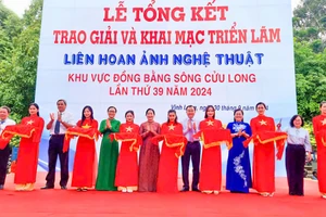 Trao giải Liên hoan Ảnh nghệ thuật Đồng bằng sông Cửu Long