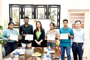Trường Đại học Cửu Long trao 4 suất học bổng toàn phần cho lưu học sinh Sri Lanka