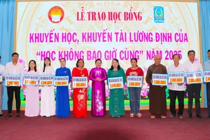 Cần Thơ: Trao học bổng Lương Định Của gần 2 tỷ đồng