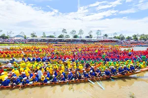 Khởi tranh Giải Đua ghe Ngo lớn nhất ĐBSCL