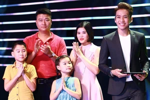 Tính cách ôn hòa, gần gũi, Bạch Công Khanh dễ ghi điểm với các gia đình tham gia game show Con biết tuốt