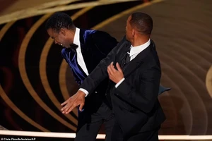 Will Smith nói lời xin lỗi sau khi tát Chris Rock trên sân khấu Oscar