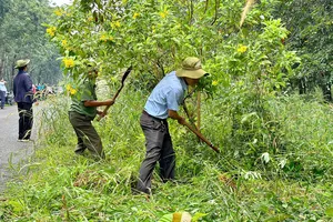 Xã Phước Hòa (TPHCM): 200 cán bộ, chiến sĩ, người dân tham gia vệ sinh môi trường