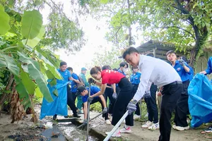 Hơn 400 đoàn viên, thanh niên phường Tân Uyên ra quân “Ngày Chủ nhật xanh”