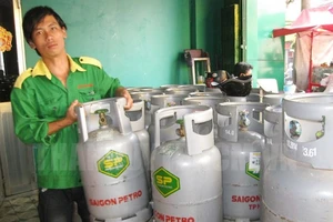 Giá gas giảm 24.500 đồng/bình 12kg ​