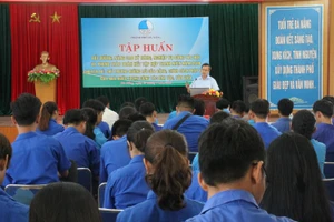 PGS-TS Ngô Văn Minh, Trưởng khoa dân tộc và tôn giáo Học viên Chính trị khu vực 3 giảng dạy về chủ trương, đường lối của Đảng, chính sách pháp luật của nhà nước trong công tác dân tộc, tôn giáo