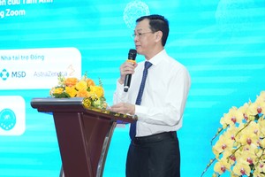 卫生部副部长阮知识发表讲话。