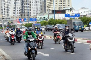 民众仍在寻找将燃油车转换为电动车的合适措施。