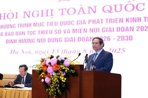 范明政总理发表讲话。