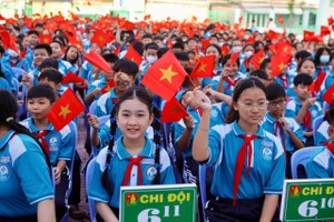 平治东B初中学生的2024-2025学年开学典礼。