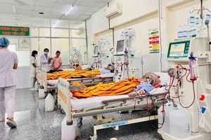 在黎文越医院接受血液透析治疗的患者。