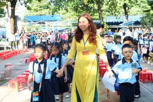 胡志明市学生入学。