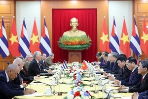 古巴共产党中央第一书记、古巴共和国主席米格尔·迪亚斯与党中央总书记苏林会谈。