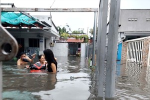 8月5日一场暴雨过后，守德市场附近的居民区严重受淹。