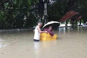 暴雨覆盖河内及北部