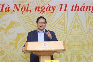 政府总理范明政发表讲话。