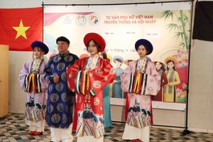 招待会上的文艺节目。