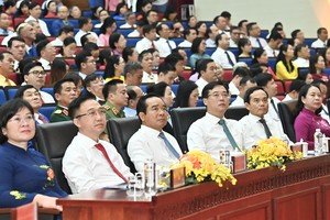 党、国家和胡志明市领导和原领导出席大会。