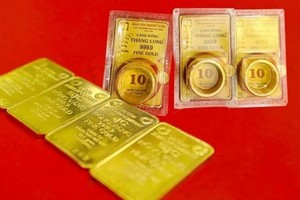 10月25日上午国内金片卖出价报每两为1亿4920万元。