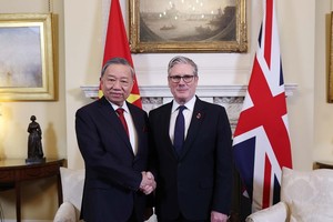 苏林总书记与英国首相基尔·斯塔默。