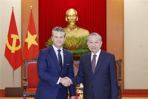 越南共产党中央总书记苏林会见美国战争部长皮特·赫格塞斯。