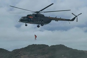 嘉莱省海域飞机坠毁救援演习