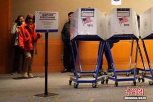 当地时间11月4日，美国纽约市举行市长选举投票。图为纽约曼哈顿一处投票站。 中新社记者 廖攀 摄