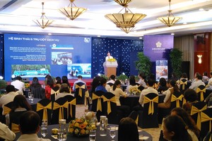 12月6日中午在西贡雷克斯酒店出席的代表。