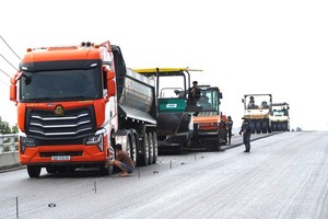 边和-头顿高速公路项目正在加快进度。图：光武