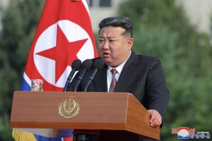 朝鲜劳动党总书记、国务委员长金正恩在平壤国防大学访问期间发表讲话。图：朝中社