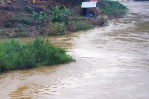 Tìm thấy thi thể nạn nhân bị lũ cuốn trôi trên sông Đồng Nai