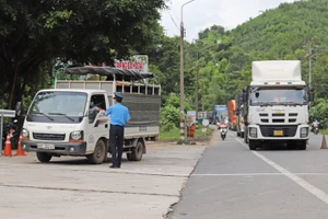 Thu hồi 30 thẻ “luồng xanh” do lái xe không trung thực trong vận chuyển, tập kết hàng hoá