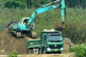 Lâm Đồng: Vô tư “tận thu” cát