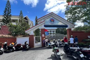 Lâm Đồng: Tạm đình chỉ Hiệu trưởng Trường Tiểu học Trưng Vương xung quanh ồn ào thực phẩm “bẩn”