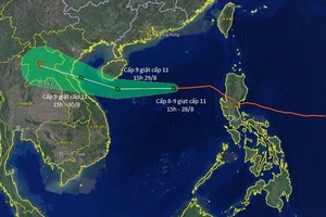 Bão số 4 di chuyển thần tốc, hướng vào Trung bộ