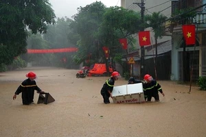 Mưa to, lũ ống làm 2 người bị vùi lấp, 1 nhà máy điện tê liệt