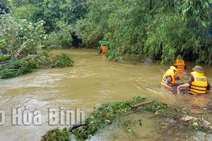 Hòa Bình: 2 vợ chồng mất tích trong cơn mưa bão