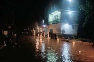 Red River rises, dozens evacuated to avoid landslides