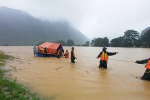 Miền Trung thiệt hại nặng nề do bão và mưa lũ