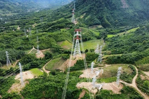 Đóng điện đường dây 500kV dự án kéo điện từ Lào về Việt Nam 